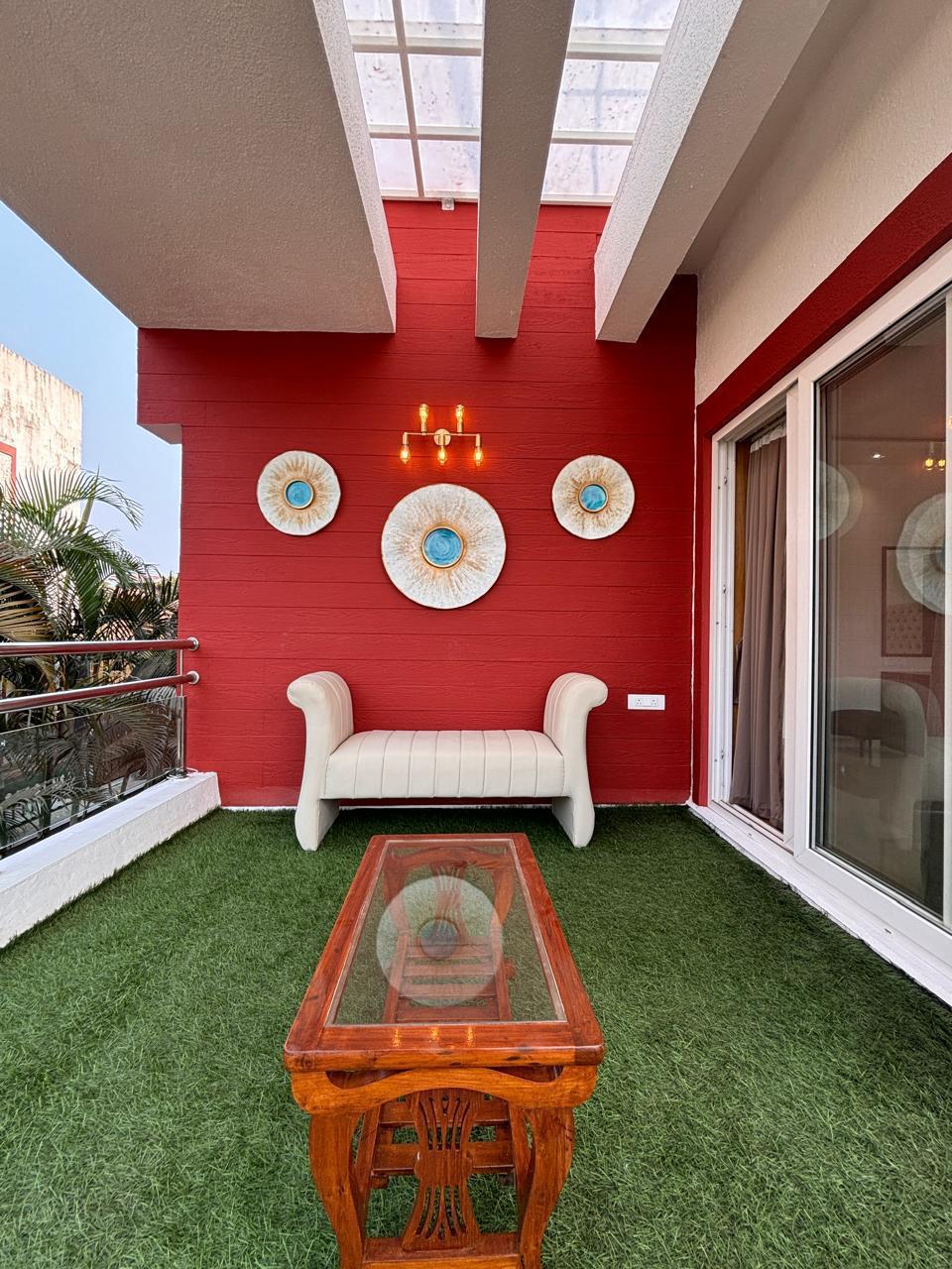 Balcony lounge