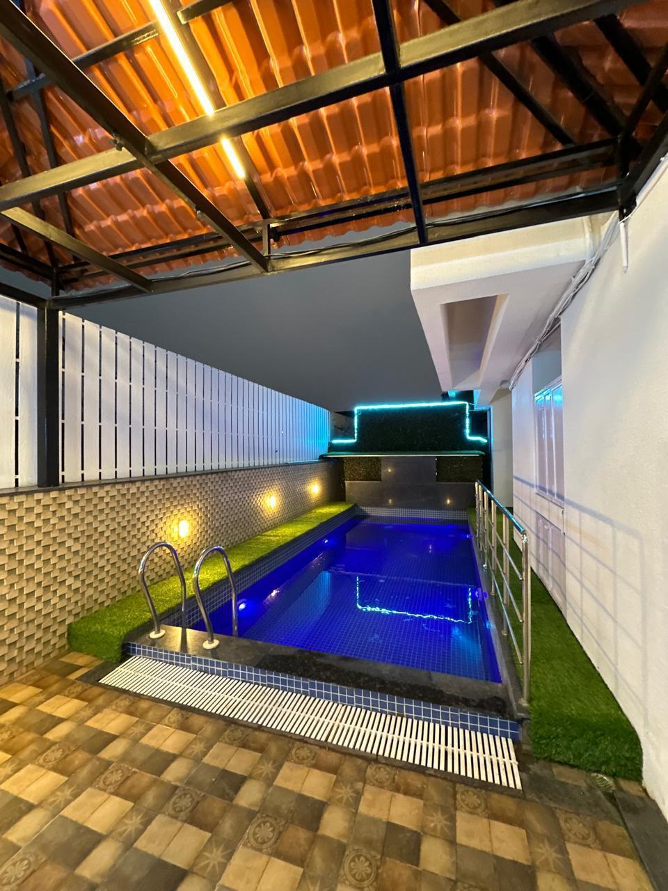 Private pool at Elite Crest Villa